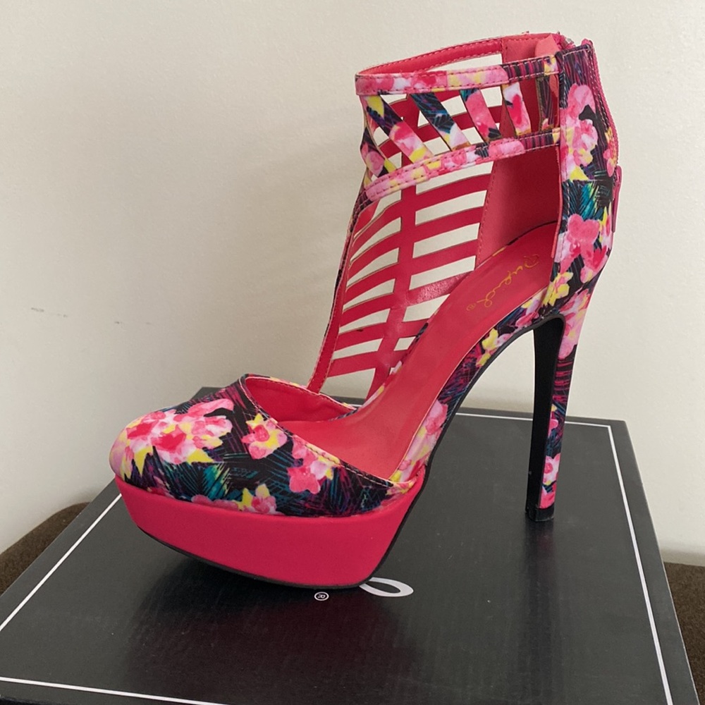 Heels - Picture 2 of 5
